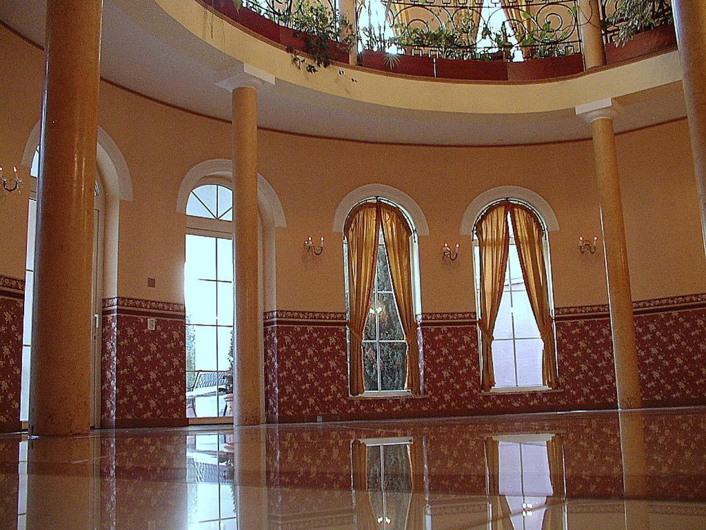 Hotel Regius 오폴레 외부 사진